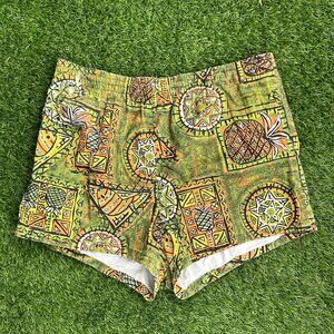 Vintage Hawaiian Tribal Print Shorts – Pineapple Pattern – Mens Size M